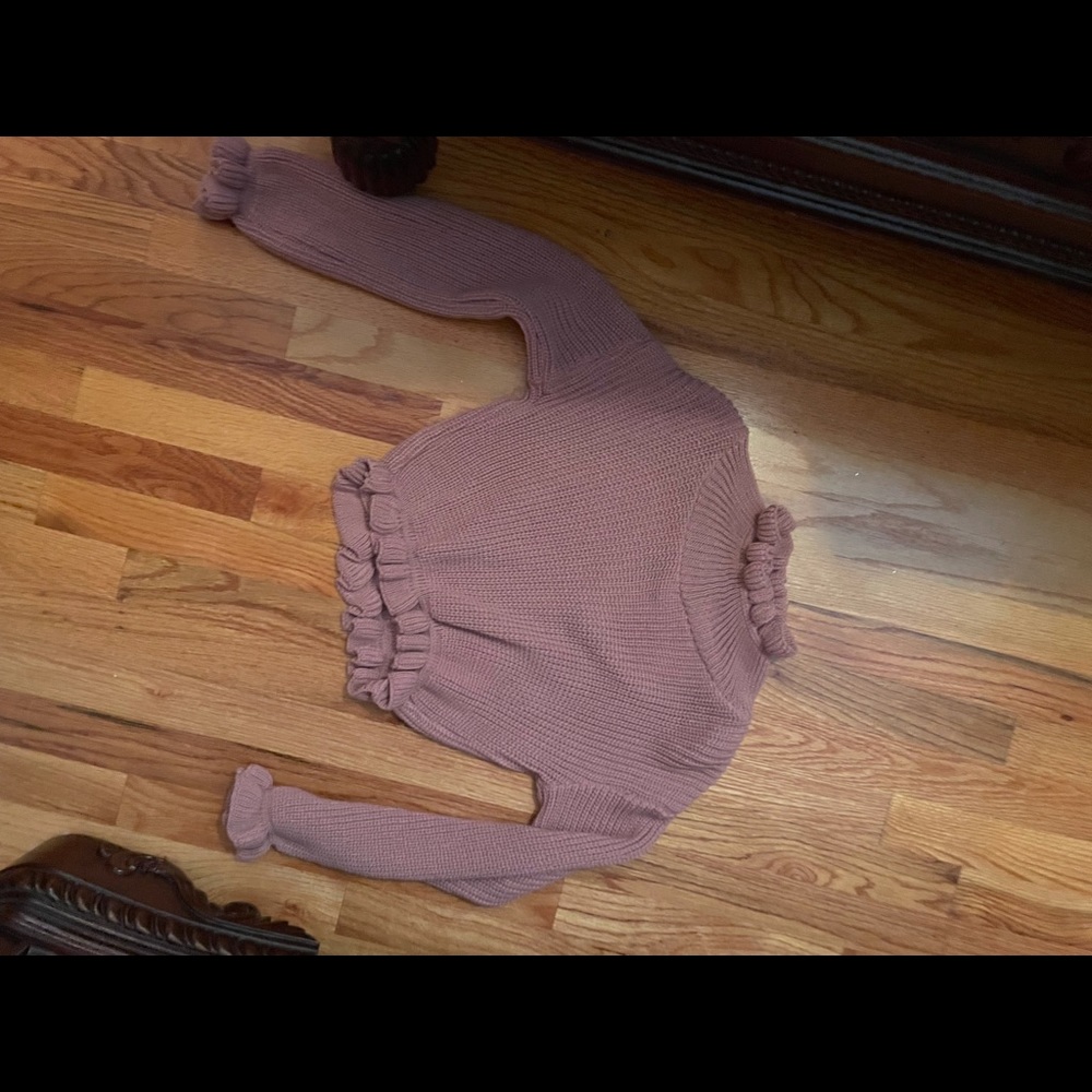 Mauve of cropped sweater with ruffle detailing